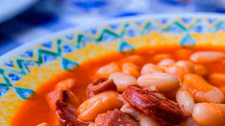 plato de judias pintas con chorizo