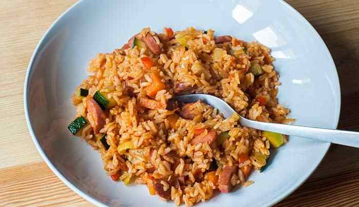 receta rapida arroz guisado calabacin salchichas