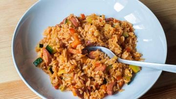 receta rapida arroz guisado calabacin salchichas