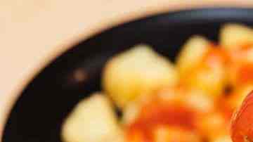 como hacer patatas bravas españolas