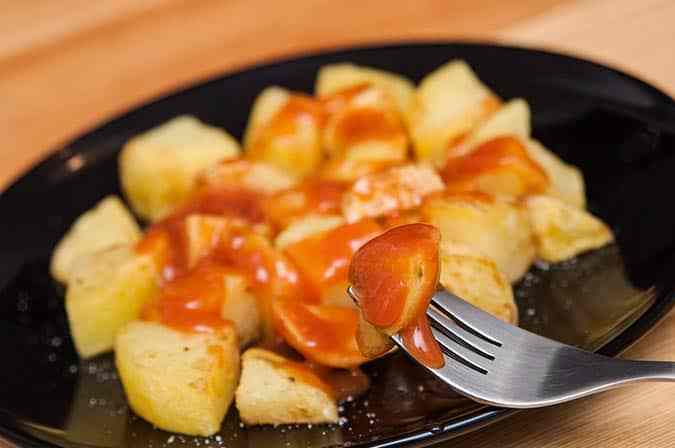 receta como hacer patatas bravas españolas
