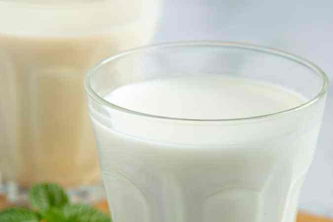 vaso con leche de arroz