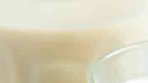 vaso con leche de arroz