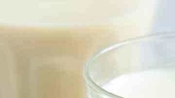 vaso con leche de arroz