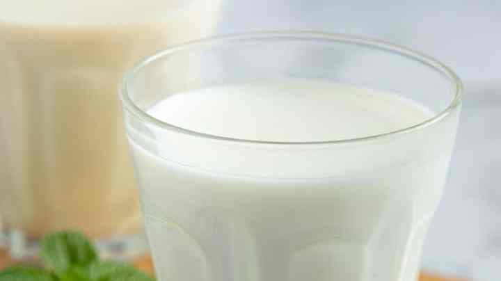 vaso con leche de arroz