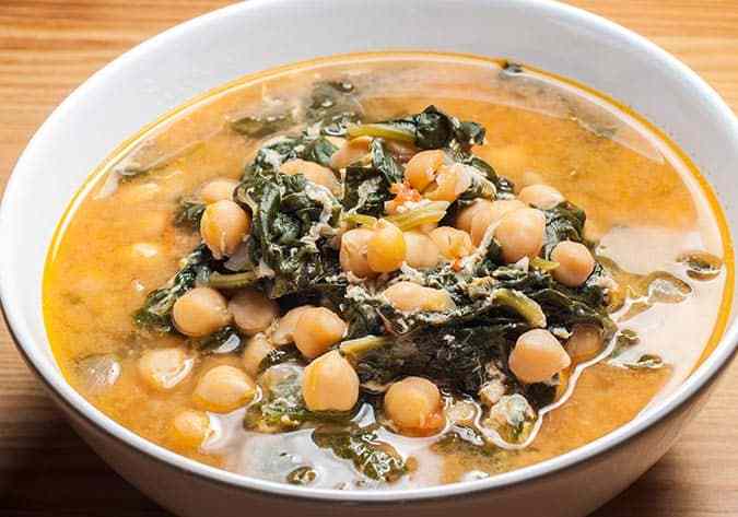 potaje de garbanzos con espinacas