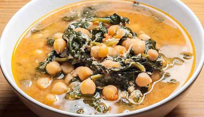 potaje de garbanzos con espinacas