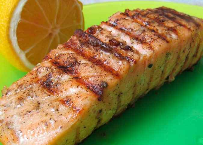 salmón a la plancha con limón