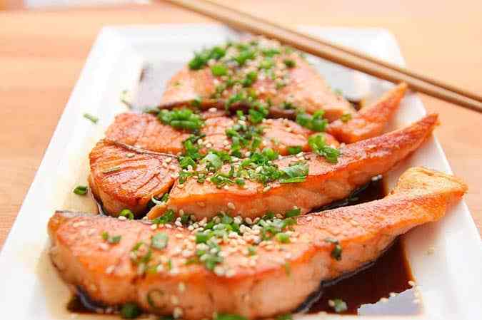 salmon salsa de soja