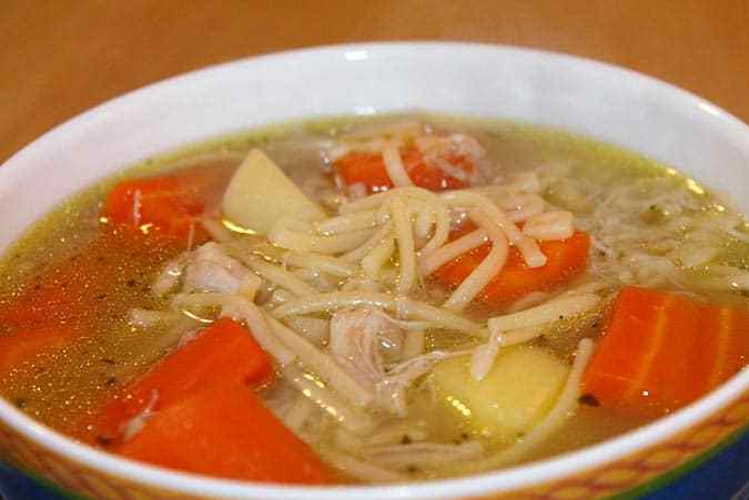 sopa de fideos casera