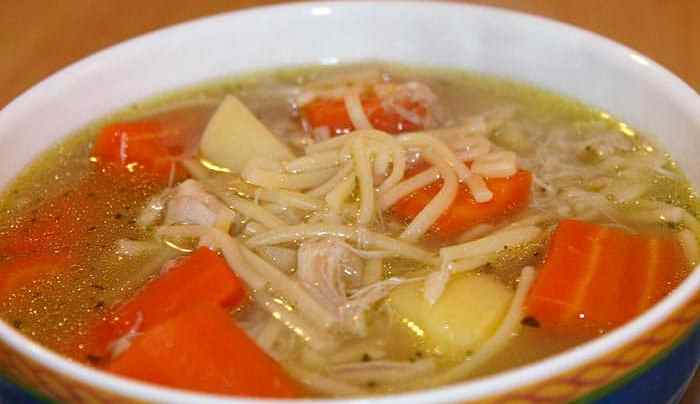 sopa de fideos casera