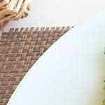 plato con ensalada de espinacas