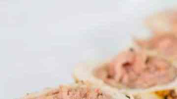 pechugas rellenas picadas en rodajas