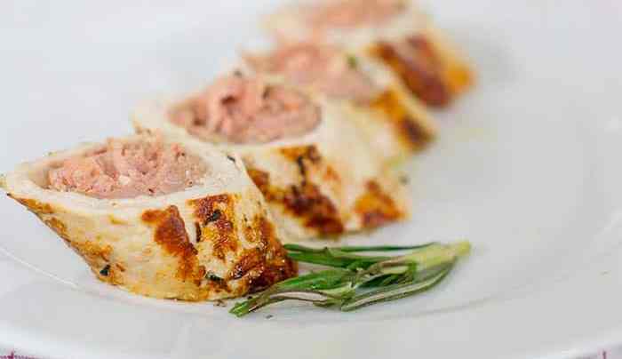 pechugas rellenas picadas en rodajas