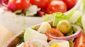 plato con ensalada campera