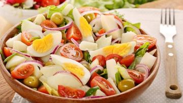 plato con ensalada campera