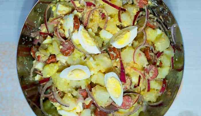 plato con ensalada alemana