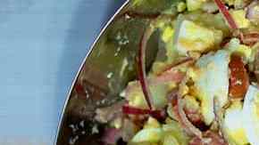 plato con ensalada alemana