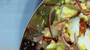 plato con ensalada alemana