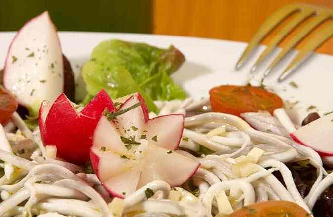 ensalada de gulas