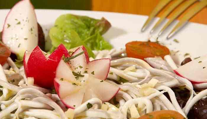 ensalada de gulas
