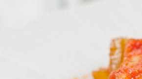 receta de atun encebollado con salsa de tomate y pimientos