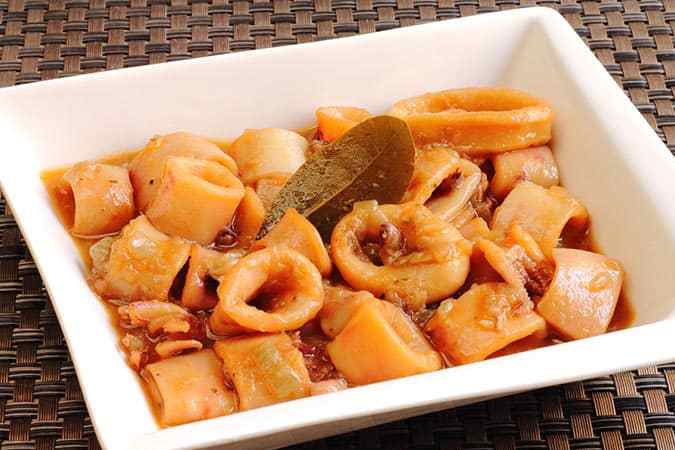 calamares en salsa americana de tomate