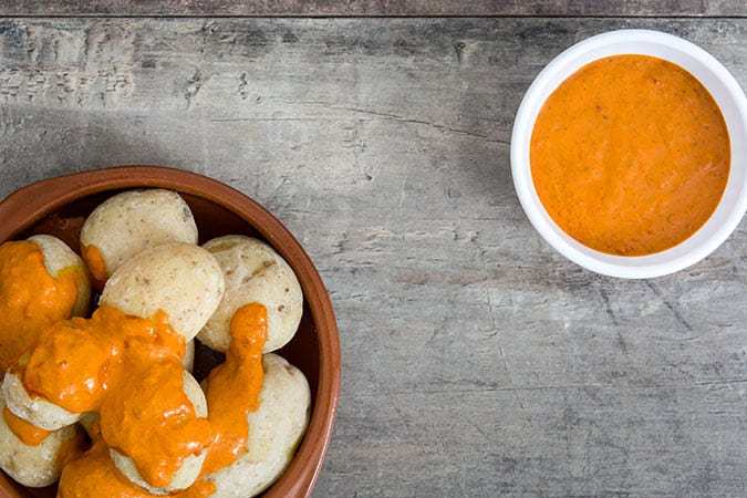 mojo picon canario con papas arrugadas