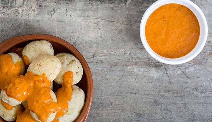 mojo picon canario con papas arrugadas