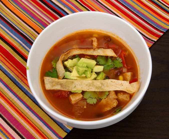 sopa de tortilla o sopa azteca