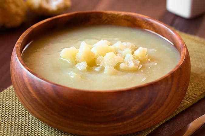 Plato de crema de coliflor