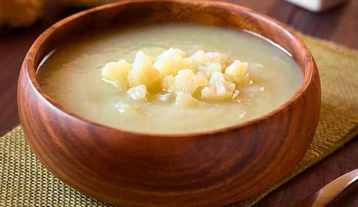 Plato de crema de coliflor