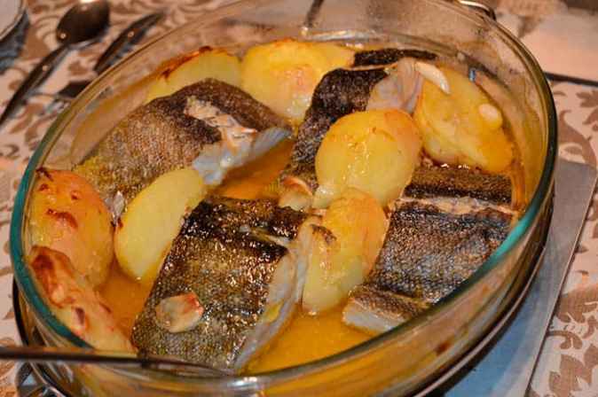 bandeja con bacalao a la portuguesa