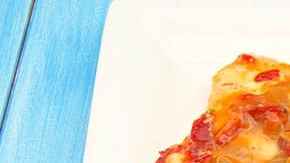 plato con bacalao encebollado