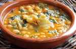 potaje de vigilia de garbanzos con bacalao