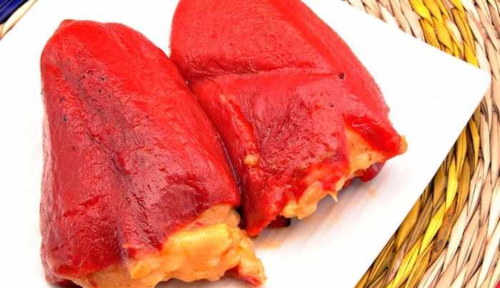 pimientos de piquillo rellenos de bacalao