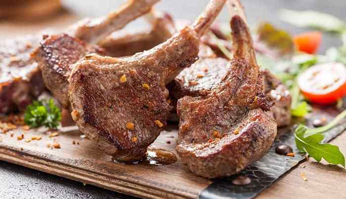 deliciosas chuletas de cordero al horno
