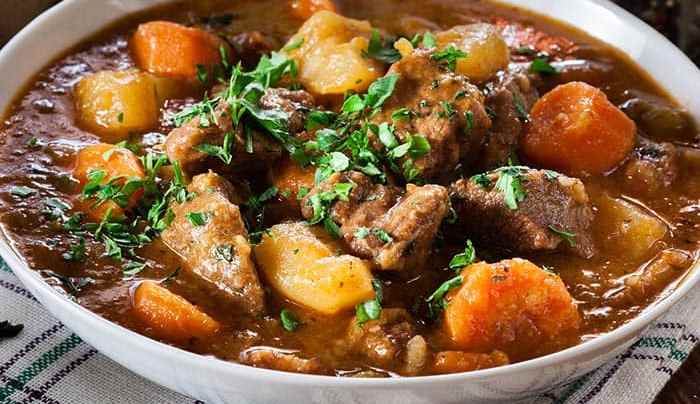 plato con cordero guisado