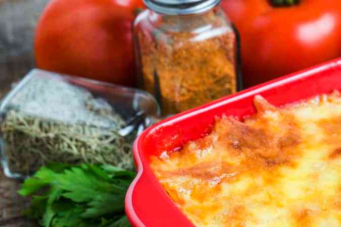 bandeja con lasaña de atun