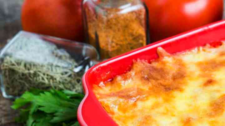 bandeja con lasaña de atun