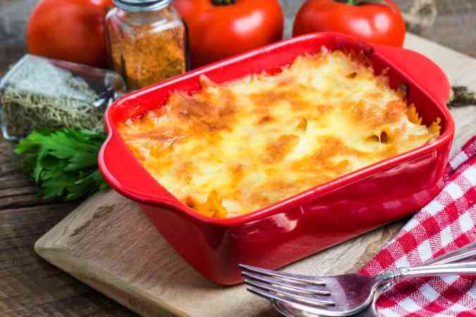 bandeja con lasaña de atun