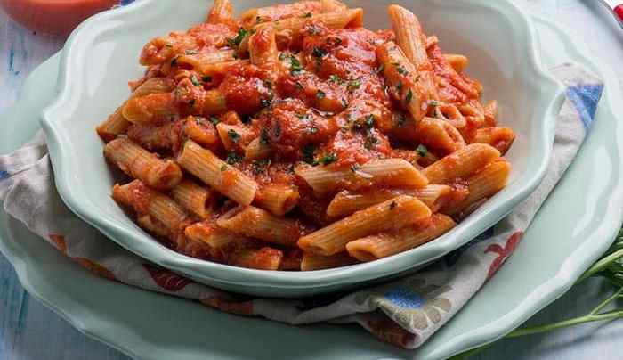 plato de macarrones con atún