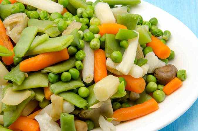 plato con menestra de verduras