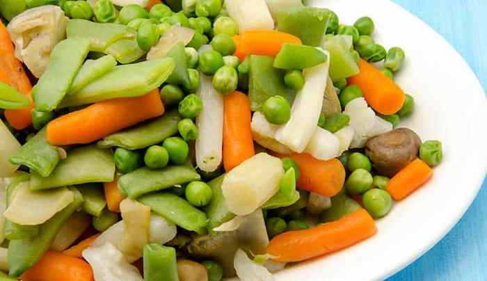 plato con menestra de verduras