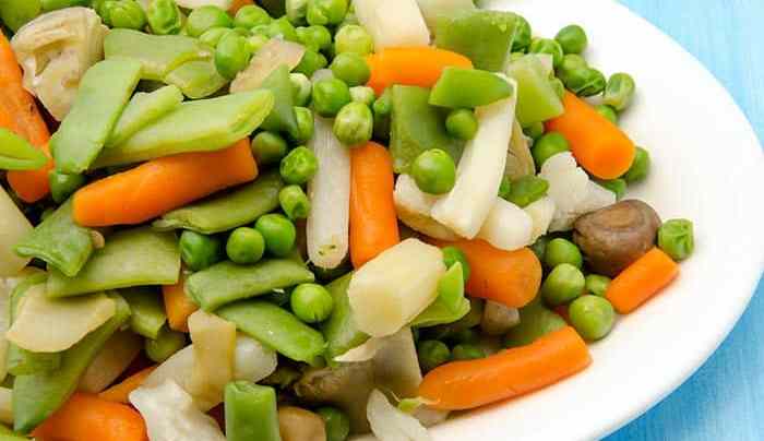 plato con menestra de verduras