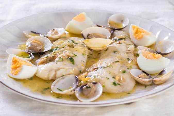 plato de merluza a la vasca