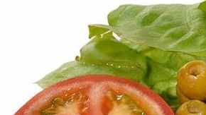 plato de merluza rebozada con ensalada