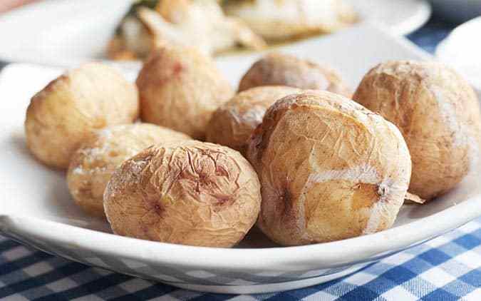 plato con papas arrugadas canarias