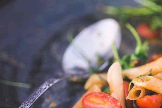plato de pasta con verduras