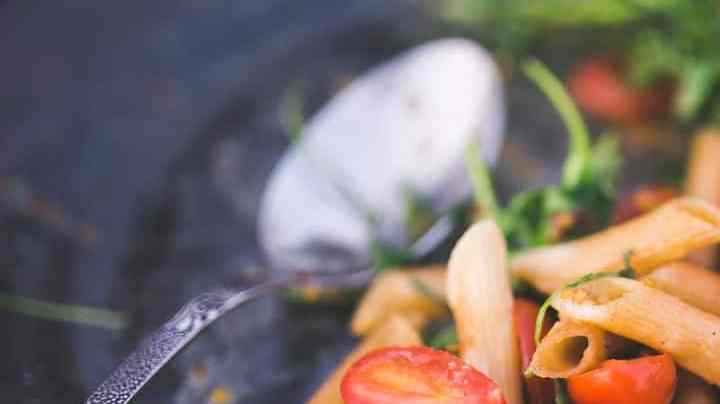 plato de pasta con verduras